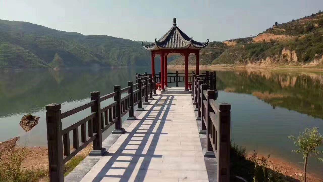 仿木水泥廊架成為獨(dú)特的裝飾作用！